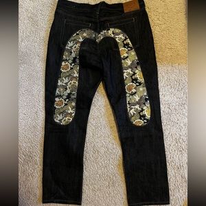 RARE EVISU TRUE RELIGION EMBROIDERED JEANS